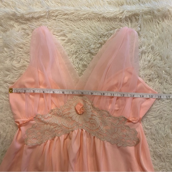 Vintage Aristocraft Peach Nightgown with Cream Lace Detail Size Small - Picture 10 of 10